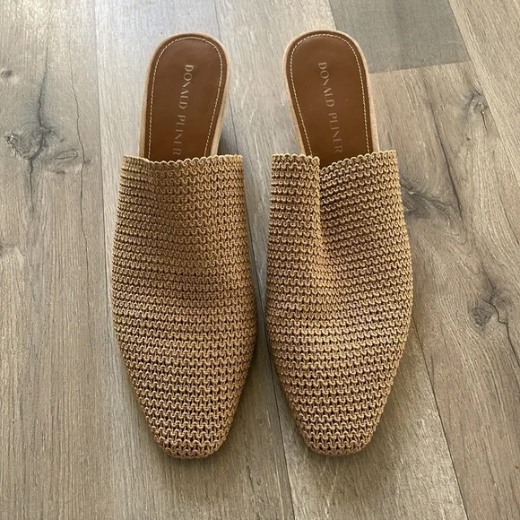 Donald J. Pliner Fenda Beige Tan Elastic Pointed Heel Mules - Picture 6 of 13